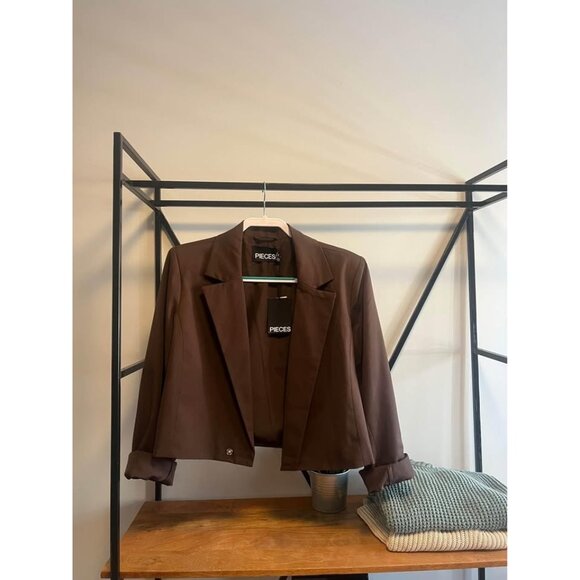 NWT - PIECES Chocolate Brown Cropped Blazer Size XL - Picture 2 of 3